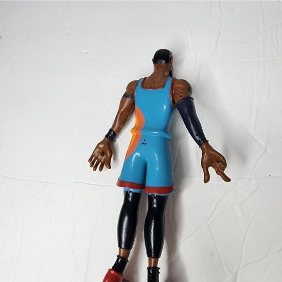 Space Jam A New Legacy Bendyfigs LEBRON JAMES Looney Tune Squad Bendable Figure - Picture 2 of 4